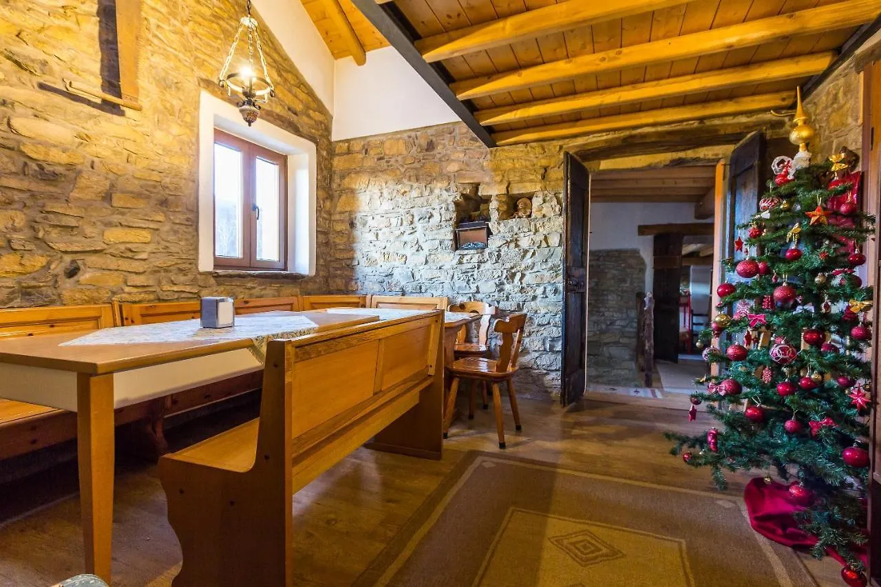 Le Casette Di Laila Colonno Farm stay